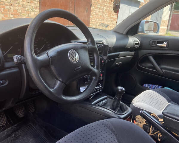 Синий Фольксваген Пассат, объемом двигателя 1.9 л и пробегом 270 тыс. км за 3800 $, фото 5 на Automoto.ua