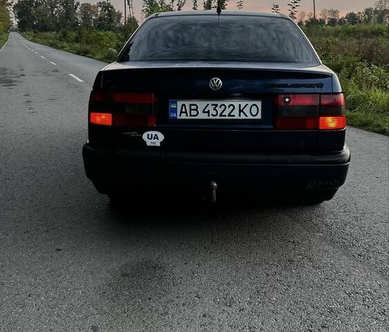 Синий Фольксваген Пассат, объемом двигателя 1.8 л и пробегом 330 тыс. км за 3000 $, фото 5 на Automoto.ua