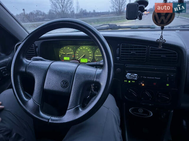 Синій Фольксваген Пассат, об'ємом двигуна 2 л та пробігом 369 тис. км за 2100 $, фото 7 на Automoto.ua