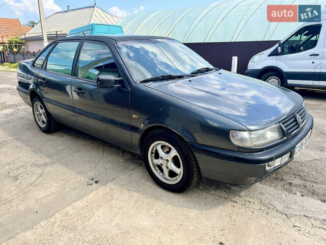 Синий Фольксваген Пассат, объемом двигателя 1.8 л и пробегом 150 тыс. км за 2500 $, фото 2 на Automoto.ua