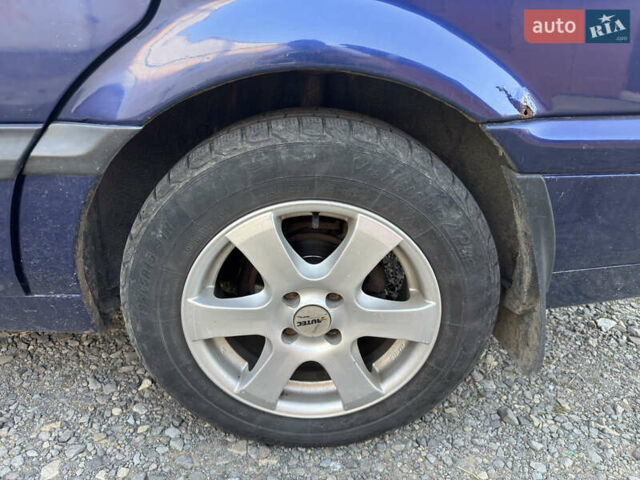 Синий Фольксваген Пассат, объемом двигателя 1.9 л и пробегом 387 тыс. км за 2200 $, фото 14 на Automoto.ua