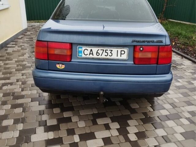 Синий Фольксваген Пассат, объемом двигателя 1.8 л и пробегом 368 тыс. км за 2200 $, фото 1 на Automoto.ua