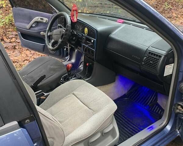 Синий Фольксваген Пассат, объемом двигателя 1.78 л и пробегом 340 тыс. км за 2550 $, фото 8 на Automoto.ua