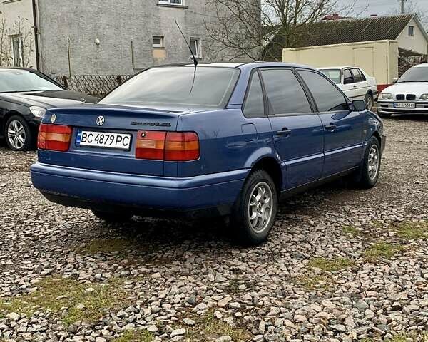 Синий Фольксваген Пассат, объемом двигателя 1.78 л и пробегом 340 тыс. км за 2550 $, фото 22 на Automoto.ua