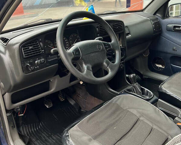 Синий Фольксваген Пассат, объемом двигателя 2 л и пробегом 200 тыс. км за 2150 $, фото 6 на Automoto.ua