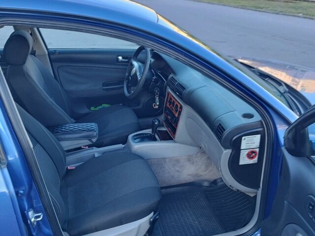 Синий Фольксваген Пассат, объемом двигателя 1.6 л и пробегом 420 тыс. км за 3300 $, фото 6 на Automoto.ua