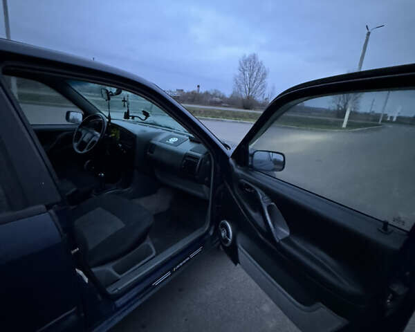 Синій Фольксваген Пассат, об'ємом двигуна 2 л та пробігом 369 тис. км за 2100 $, фото 5 на Automoto.ua