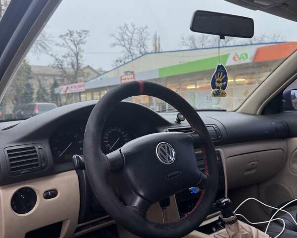 Синий Фольксваген Пассат, объемом двигателя 1.8 л и пробегом 198 тыс. км за 3500 $, фото 5 на Automoto.ua