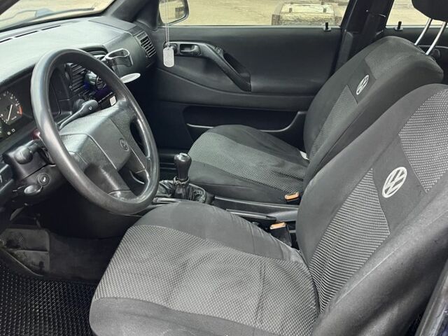 Синий Фольксваген Пассат, объемом двигателя 1.8 л и пробегом 300 тыс. км за 2550 $, фото 9 на Automoto.ua