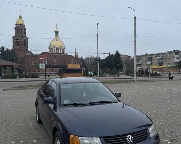 Синий Фольксваген Пассат, объемом двигателя 1.8 л и пробегом 198 тыс. км за 3500 $, фото 4 на Automoto.ua