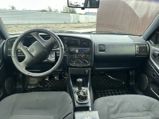 Синий Фольксваген Пассат, объемом двигателя 2 л и пробегом 293 тыс. км за 2150 $, фото 4 на Automoto.ua