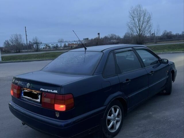 Синій Фольксваген Пассат, об'ємом двигуна 2 л та пробігом 369 тис. км за 2100 $, фото 2 на Automoto.ua