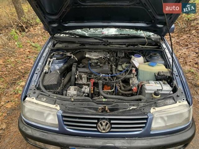 Синий Фольксваген Пассат, объемом двигателя 1.78 л и пробегом 340 тыс. км за 2550 $, фото 9 на Automoto.ua