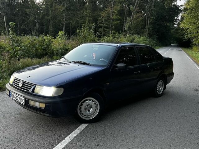 Синий Фольксваген Пассат, объемом двигателя 1.8 л и пробегом 330 тыс. км за 3000 $, фото 2 на Automoto.ua