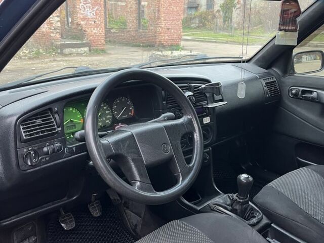 Синий Фольксваген Пассат, объемом двигателя 1.8 л и пробегом 300 тыс. км за 2550 $, фото 7 на Automoto.ua