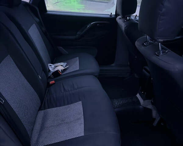 Синій Фольксваген Пассат, об'ємом двигуна 2 л та пробігом 369 тис. км за 2100 $, фото 4 на Automoto.ua