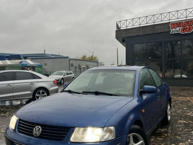 Фольксваген Пассат 1996 у Харкові на Automoto.ua Синій Фольксваген Пассат, об'ємом двигуна 1.6 л та пробігом 100 тис. км за 2999 $, фото 1 на Automoto.ua