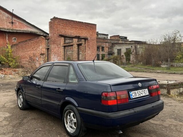 Синий Фольксваген Пассат, объемом двигателя 1.8 л и пробегом 300 тыс. км за 2550 $, фото 6 на Automoto.ua