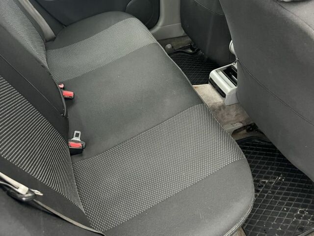 Фольксваген Пассат 1996 у Харкові на Automoto.ua Синій Фольксваген Пассат, об'ємом двигуна 1.6 л та пробігом 100 тис. км за 2999 $, фото 6 на Automoto.ua