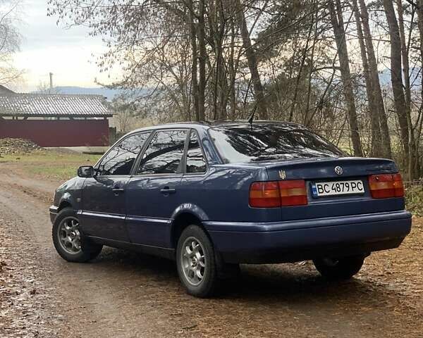 Синий Фольксваген Пассат, объемом двигателя 1.78 л и пробегом 340 тыс. км за 2550 $, фото 4 на Automoto.ua