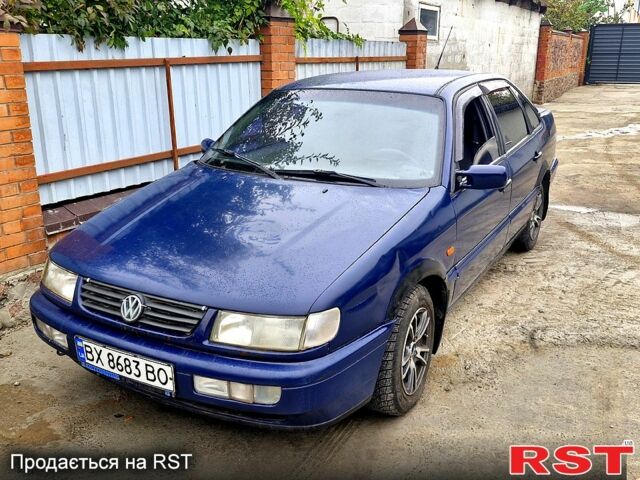 Синий Фольксваген Пассат, объемом двигателя 2 л и пробегом 235 тыс. км за 1650 $, фото 1 на Automoto.ua