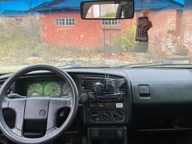 Синий Фольксваген Пассат, объемом двигателя 1.8 л и пробегом 300 тыс. км за 2550 $, фото 8 на Automoto.ua