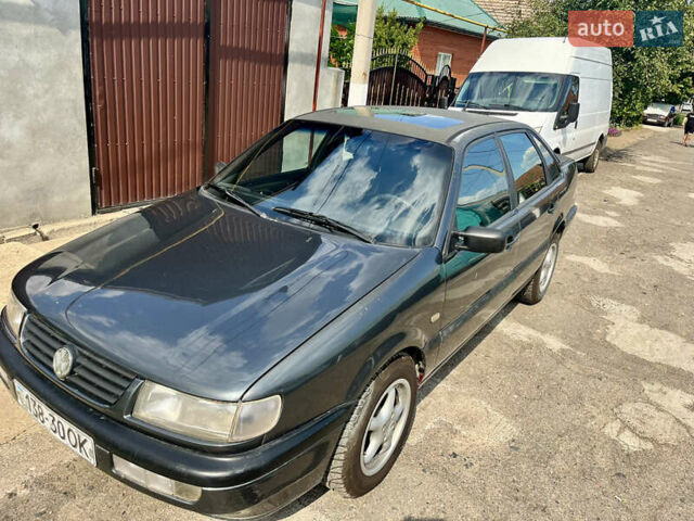 Синий Фольксваген Пассат, объемом двигателя 1.8 л и пробегом 150 тыс. км за 2500 $, фото 11 на Automoto.ua