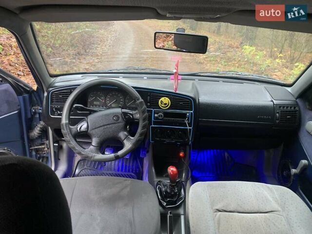 Синий Фольксваген Пассат, объемом двигателя 1.78 л и пробегом 340 тыс. км за 2550 $, фото 6 на Automoto.ua