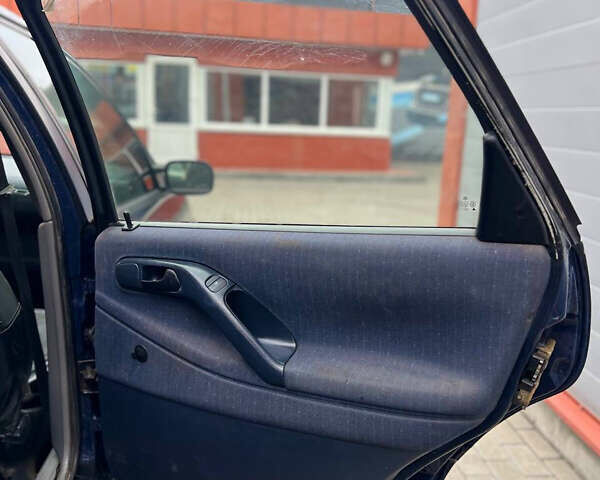 Синий Фольксваген Пассат, объемом двигателя 2 л и пробегом 200 тыс. км за 2150 $, фото 12 на Automoto.ua