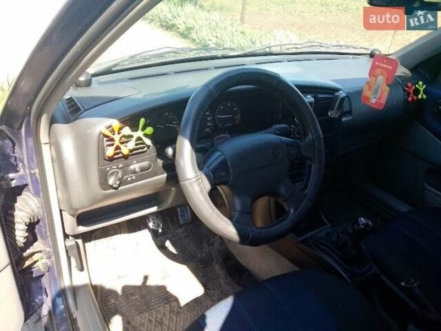 Синий Фольксваген Пассат, объемом двигателя 2 л и пробегом 280 тыс. км за 2200 $, фото 6 на Automoto.ua