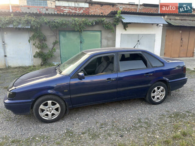 Синий Фольксваген Пассат, объемом двигателя 1.9 л и пробегом 387 тыс. км за 2200 $, фото 1 на Automoto.ua