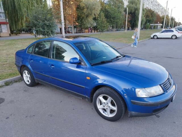 Синий Фольксваген Пассат, объемом двигателя 1.6 л и пробегом 420 тыс. км за 3300 $, фото 2 на Automoto.ua