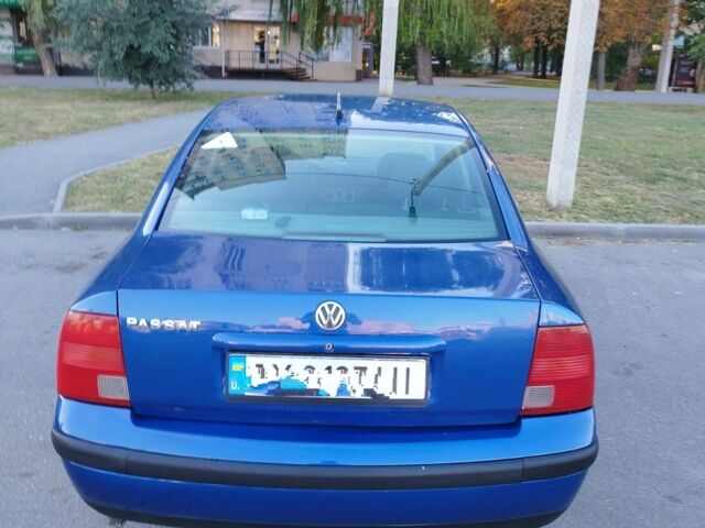 Синий Фольксваген Пассат, объемом двигателя 1.6 л и пробегом 420 тыс. км за 3300 $, фото 3 на Automoto.ua
