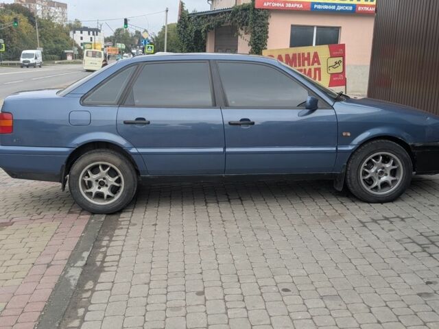 Синий Фольксваген Пассат, объемом двигателя 1.8 л и пробегом 375 тыс. км за 1700 $, фото 2 на Automoto.ua