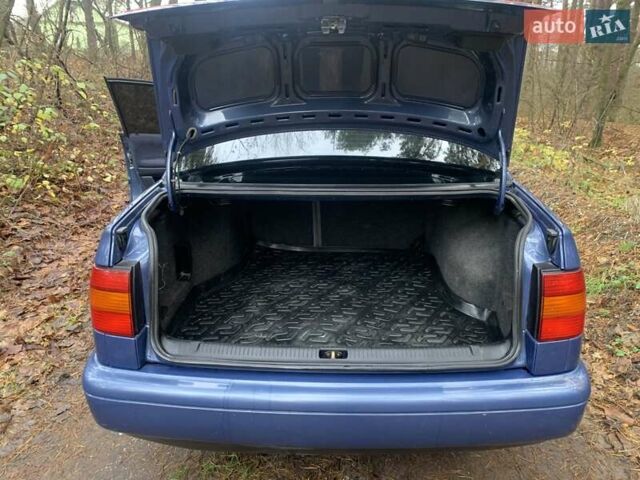 Синий Фольксваген Пассат, объемом двигателя 1.78 л и пробегом 340 тыс. км за 2550 $, фото 7 на Automoto.ua