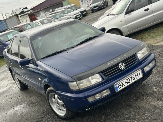 Синий Фольксваген Пассат, объемом двигателя 2 л и пробегом 293 тыс. км за 2150 $, фото 1 на Automoto.ua