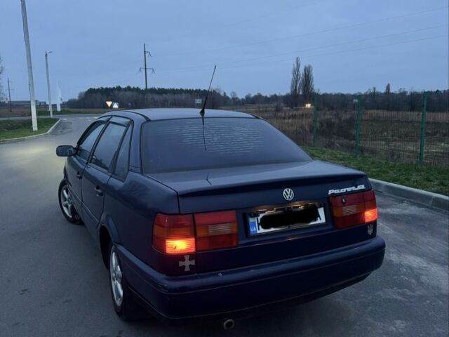 Синій Фольксваген Пассат, об'ємом двигуна 2 л та пробігом 369 тис. км за 2100 $, фото 1 на Automoto.ua