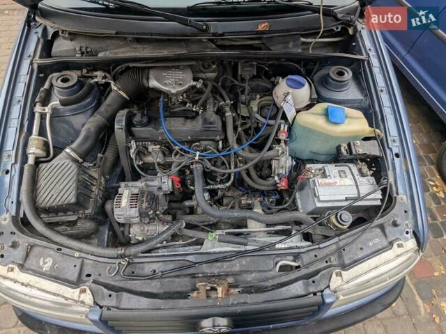 Синій Фольксваген Пассат, об'ємом двигуна 1.78 л та пробігом 351 тис. км за 1600 $, фото 8 на Automoto.ua