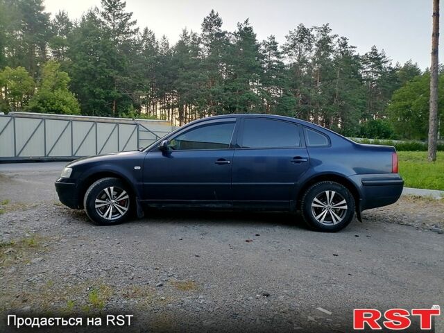 Синій Фольксваген Пассат, об'ємом двигуна 1.6 л та пробігом 260 тис. км за 3200 $, фото 2 на Automoto.ua