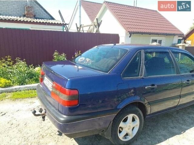 Синий Фольксваген Пассат, объемом двигателя 2 л и пробегом 280 тыс. км за 2200 $, фото 5 на Automoto.ua