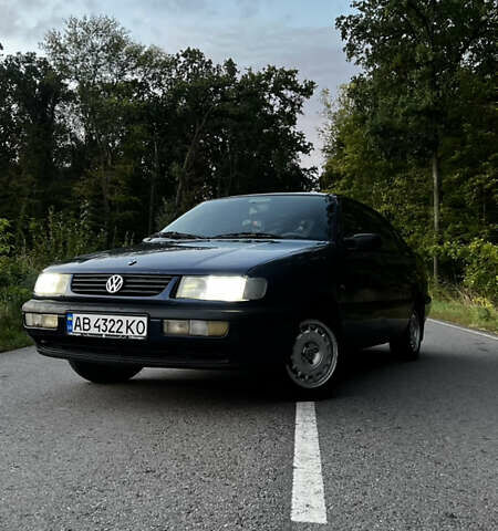 Синий Фольксваген Пассат, объемом двигателя 1.8 л и пробегом 330 тыс. км за 3000 $, фото 1 на Automoto.ua