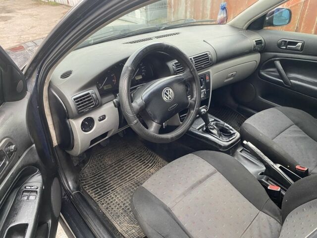 Синий Фольксваген Пассат, объемом двигателя 1.6 л и пробегом 307 тыс. км за 1550 $, фото 9 на Automoto.ua