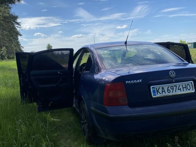 Синий Фольксваген Пассат, объемом двигателя 1.8 л и пробегом 274 тыс. км за 2900 $, фото 2 на Automoto.ua