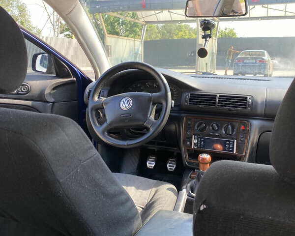 Синий Фольксваген Пассат, объемом двигателя 1.78 л и пробегом 314 тыс. км за 3800 $, фото 12 на Automoto.ua