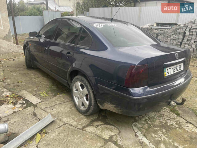 Синий Фольксваген Пассат, объемом двигателя 1.6 л и пробегом 300 тыс. км за 2800 $, фото 3 на Automoto.ua