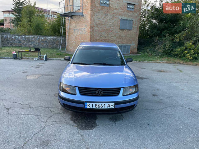 Синий Фольксваген Пассат, объемом двигателя 1.78 л и пробегом 355 тыс. км за 4800 $, фото 1 на Automoto.ua