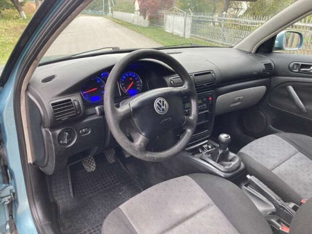 Синий Фольксваген Пассат, объемом двигателя 1.6 л и пробегом 340 тыс. км за 2800 $, фото 9 на Automoto.ua