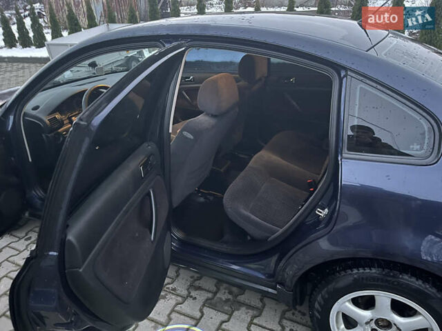 Синий Фольксваген Пассат, объемом двигателя 1.6 л и пробегом 211 тыс. км за 3400 $, фото 9 на Automoto.ua