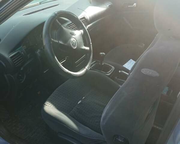 Синий Фольксваген Пассат, объемом двигателя 1.9 л и пробегом 400 тыс. км за 2800 $, фото 3 на Automoto.ua