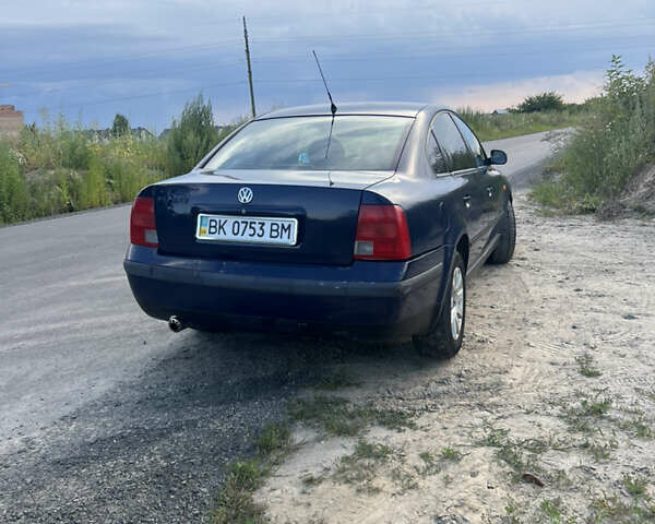 Синий Фольксваген Пассат, объемом двигателя 1.8 л и пробегом 270 тыс. км за 2950 $, фото 2 на Automoto.ua